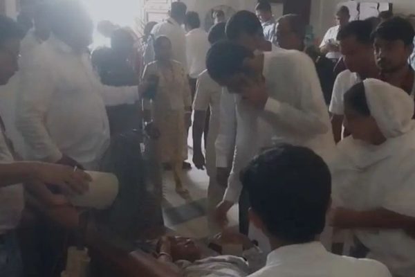 বিধানসভার লবিতে হঠাৎ লুটিয়ে পড়লেন তৃণমূল বিধায়ক, সহকর্মীদের তৎপরতায় বাঁচল প্রাণ