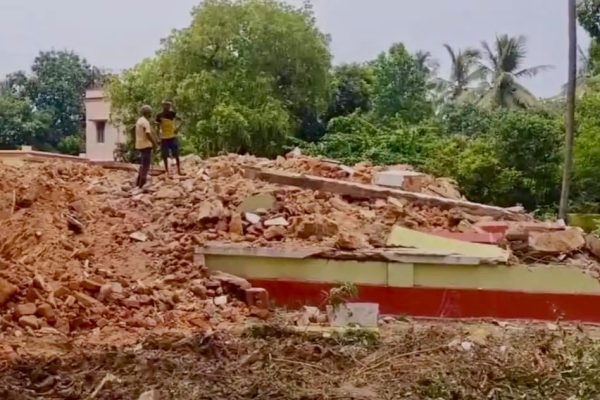শান্তিনিকেতনে ভাঙা হল অবনীন্দ্রনাথ ঠাকুরের স্মৃতিবাড়ি