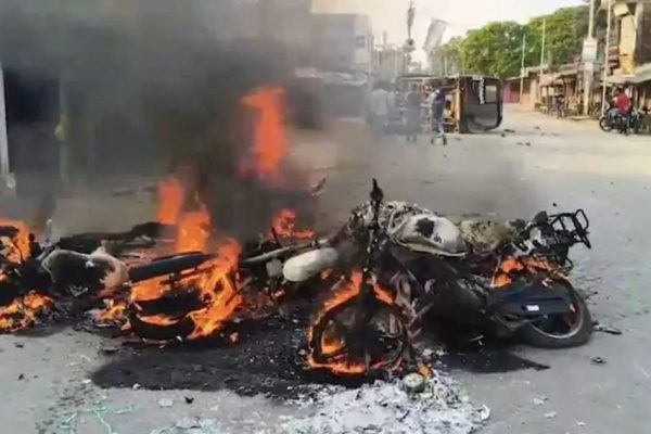 ছোট বিবাদ থেকে বড় অশান্তি— রবীন্দ্রনগরের ঘটনা কী বার্তা দিচ্ছে?