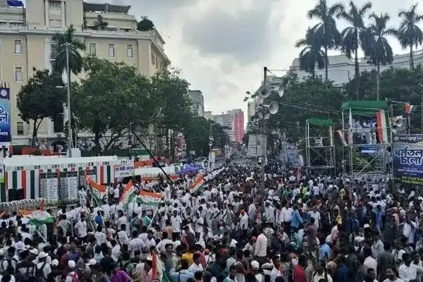শহিদ দিবস ঘিরে ধর্মতলায় জনস্রোত, সংগঠন ও শৃঙ্খলার যুগল চিত্র