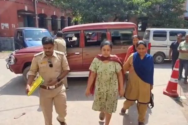 ‘মনোরঞ্জন ব্যাঙ্ক’ এর ছলনায় কোটি টাকার জালনোট! ব্যবসায়ীদের নিশানা করে সক্রিয় চক্র ফাঁস বসিরহাটে