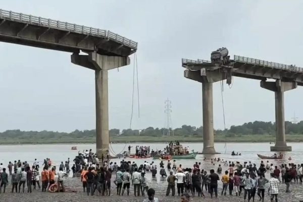 ভরা অফিস টাইমে সেতু ভেঙে মৃত্যু মিছিল, ফের প্রশ্নে পরিকাঠামোর রক্ষণাবেক্ষণ