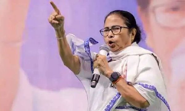 ২১ জুলাইয়ের মঞ্চ থেকে দিল্লি অভিমুখে তৃণমূল, ‘২০২৬-এ বদলাবে ভারত’ বার্তা মুখ্যমন্ত্রীর